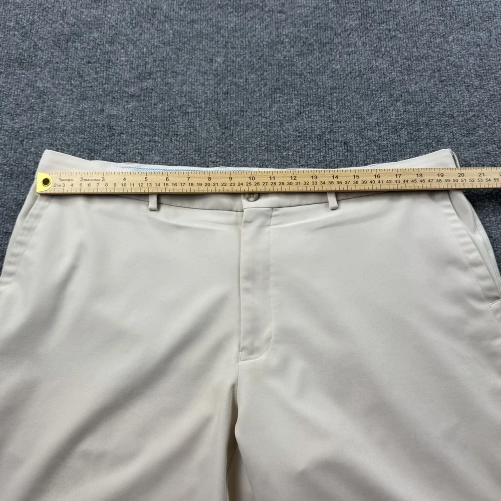 Peter Millar Men's‎ Golf Shorts Beige Performance Stretch Size 40 Flat Front